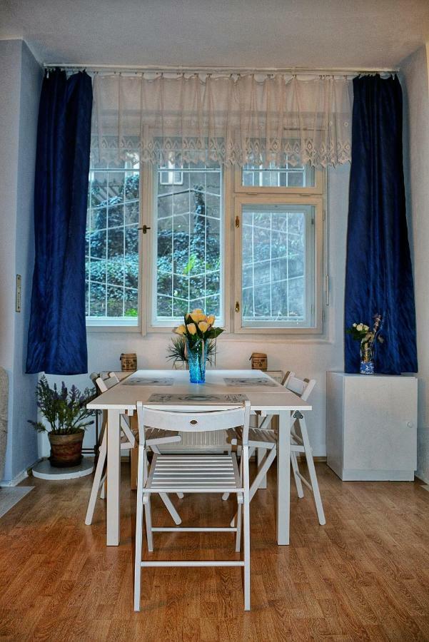Apartment Of Character With A Private Garden Praha Exteriér fotografie